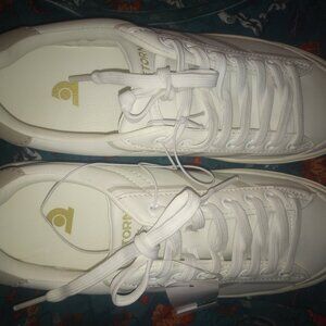 Trentorn women's tennis shoes 9 or men's(boys) 7.5 New with tags with